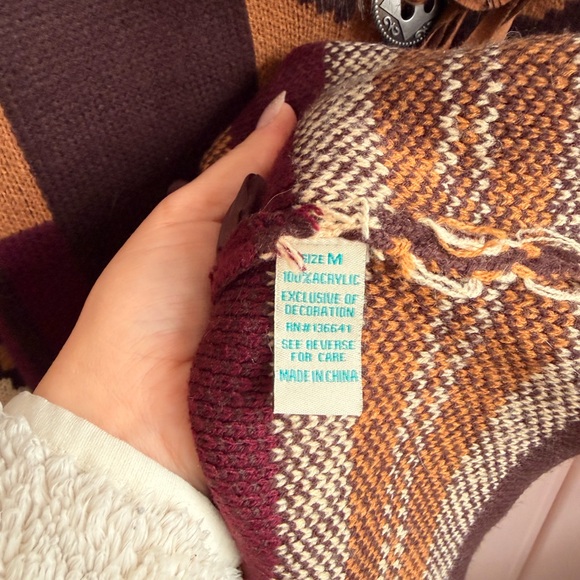 Aztec Patterned Brown Sweater with Faux Fur Collar - Picture 7 of 7